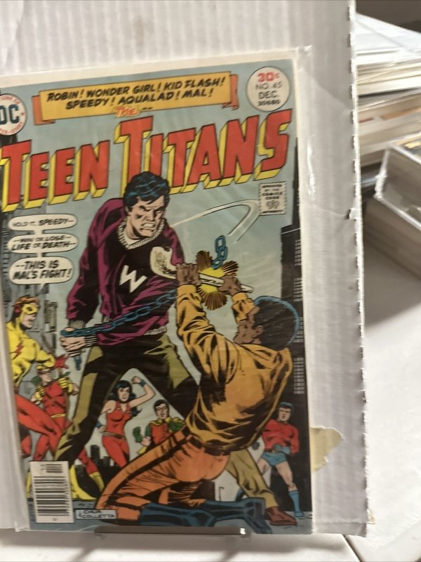 Teen Titans #45 DC Comic Book. 1st app Karen Beecher (Bumblebee). 1976 