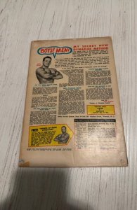 The Avengers #25 (1966)Enter Dr doom- heavy foxing/Browning top inch spine split