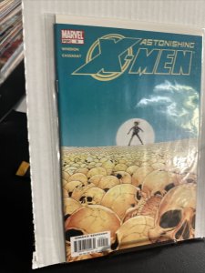 Astonishing X-Men #9 2005 marvel Comic Book