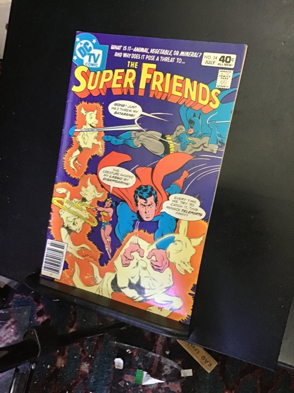 Super Friends #34 (1980) A threat to the super friends? High-grade key! VF/NM