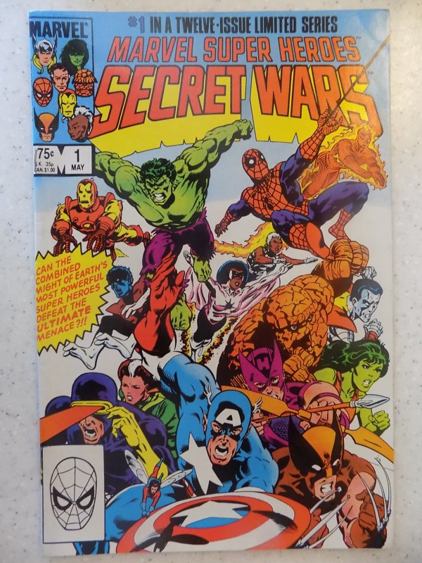 SECRET WARS # 1 MARVEL AVENGERS ACTION SMALL DING BOTTOM RIGHT OR GRADES MUCH...