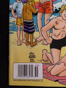 ARCHIE #559 VF/NM BEACH BIKINI cover STAN GOLBERG Archie Comics