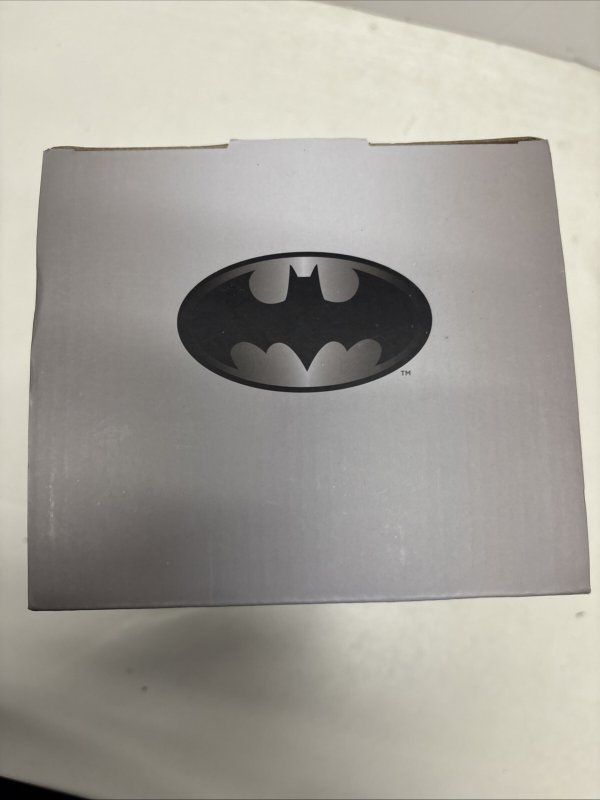 THE JOKER Statue (2018) ThinkGeek Gamestop Batman Chronicles Collectibles