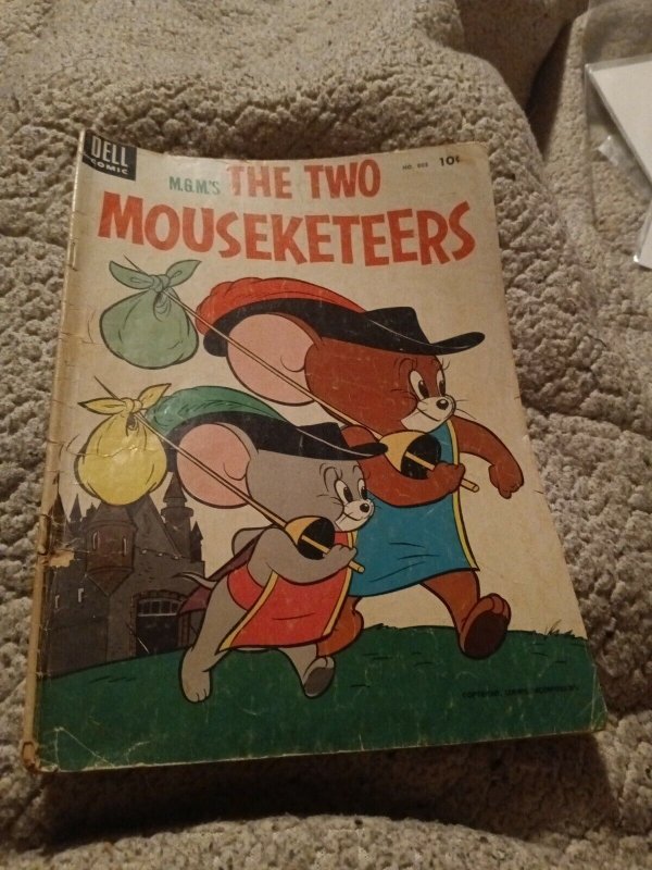 Dell FOUR COLOR M.G.M.'S THE TWO MOUSEKETEERS 603 #2 November 1954 Tom and jerry