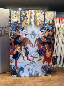 Crisis On Infinite Earths Collected Slipcase HC