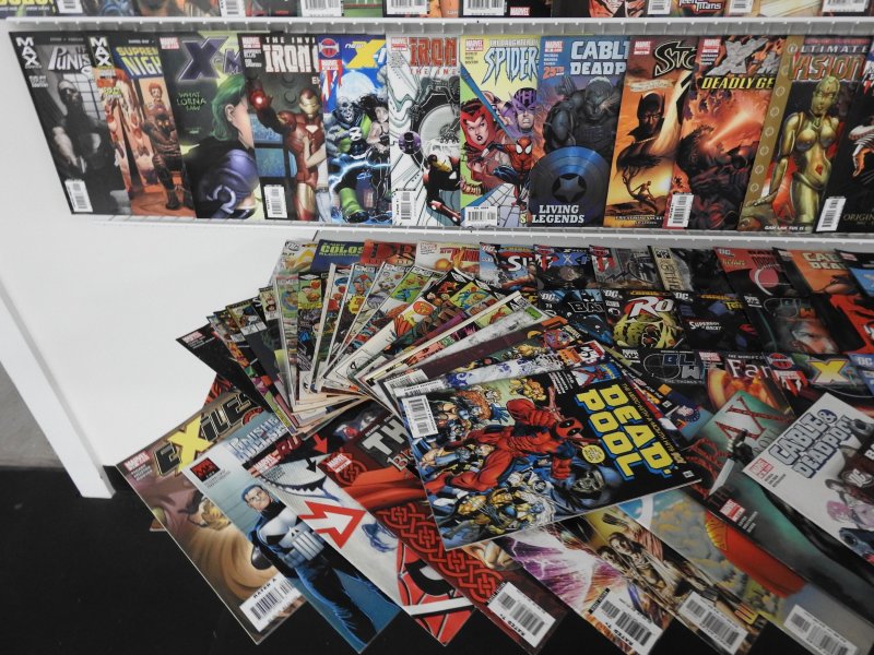 Huge Lot 200+ Comics W/ Hulk, Deadpool, X-Men, Punisher+ Avg Fine/VF Condition!!