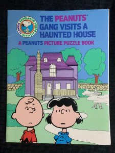 1981 THE PEANUTS GANG Visits a Haunted House VF- 7.5 Scholastic SBS