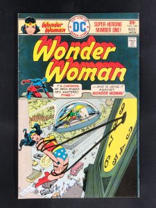 Wonder Woman #220 (1975)