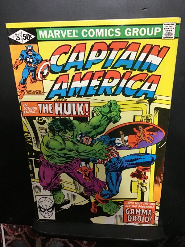 Captain America #257 (1981) high-grade Incredible Hulk X over key! NM- Wow!