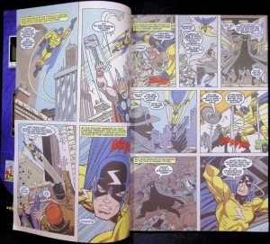 THE NEW AVENGERS Comic Issue 8 -- Hasbro Toys Reprint Edition -- 2010 Marvel VG