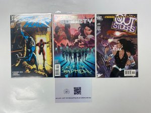 3 DC COMICS Flash #16 Earth 2 Society #2 The Outsiders #31 83 KM5