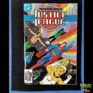 Justice League / International / America 10A 1st app. Green Lantern (GNort)