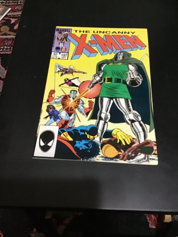 z The Uncanny X-Men #197 (1985) Dr. Doom! Murder World! High-Grade! NM- Wow