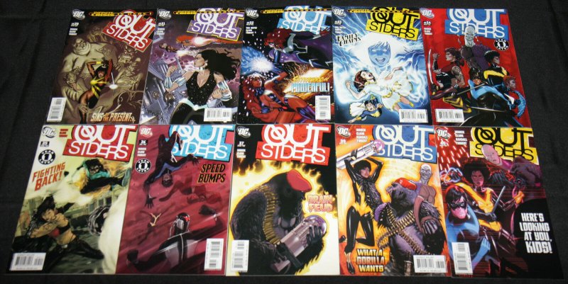 Modern DC OUTSIDERS VOL. 3 -29pc Mid-High Grade Comic Lot VF-NM Batman Nightwing