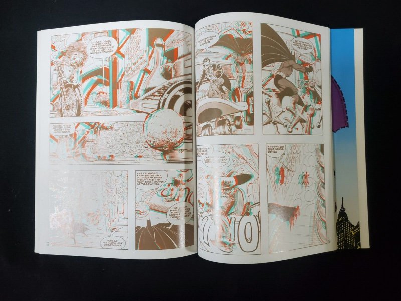 BATMAN 3D GRAPHIC NOVEL with Bound unused 3D GLASSES Inside 1990 Byrne DC NM
