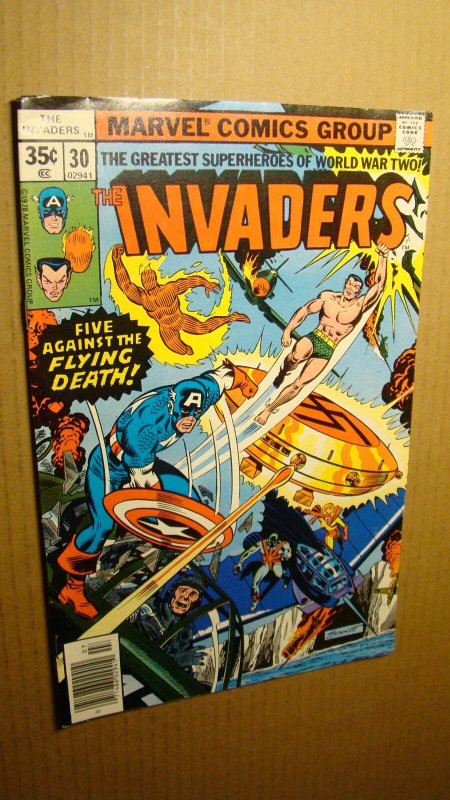 INVADERS 30 *HIGH GRADE* CAPTAIN AMERICA VS FLYING SAUCER DEATH 1977 