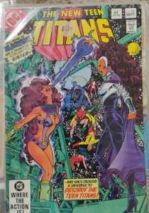 NEW  TEEN TITANS # 23  1982 DC comics KEY 1ST  BLACKFIRE BONDAGE COVER