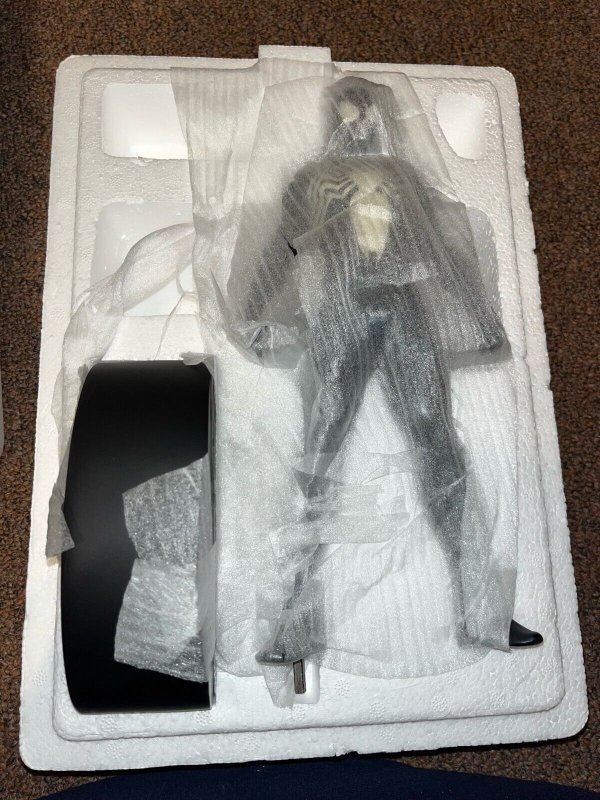 Bowen Designs Black Costume Symbiote Spider-Man Museum Pose, Full Size Statue