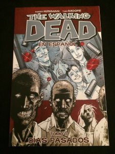 THE WALKING DEAD Vol. 1: DIAS PASADOS Spanish Language Trade Paperback