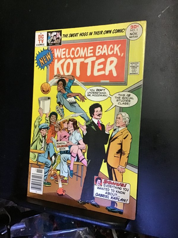 Welcome Back, Kotter #1 (1976) hi grade Gabe Kaplan Travolta cover! VF/NM Wow