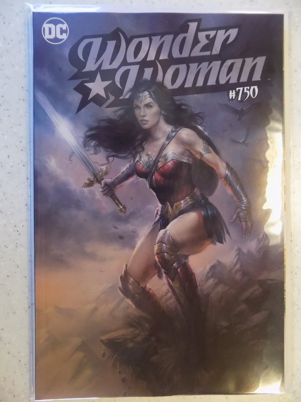 WONDER WOMAN # 750 LUCIO PARRILLO COVER AWESOME ART VARIANT
