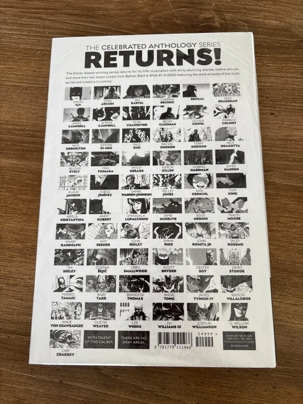 Batman Black & White HARDCOVER DC Graphic Novel Comic Book 8 J317