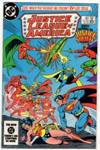 JUSTICE LEAGUE OF AMERICA #232 (8.5-9.0) JSA! High Grade DC Copper