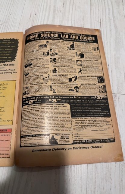 The Avengers #25 (1966)Enter Dr doom- heavy foxing/Browning top inch spine split