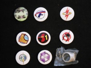 DC FLASHPOINT PIN AND RING LOT OF 9 SUPERMAN AQUAMAN GREEN LANTERN