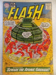 FLASH # 122 DC TWO INCH SPINE SPLIT AT TOP TO STAPLE