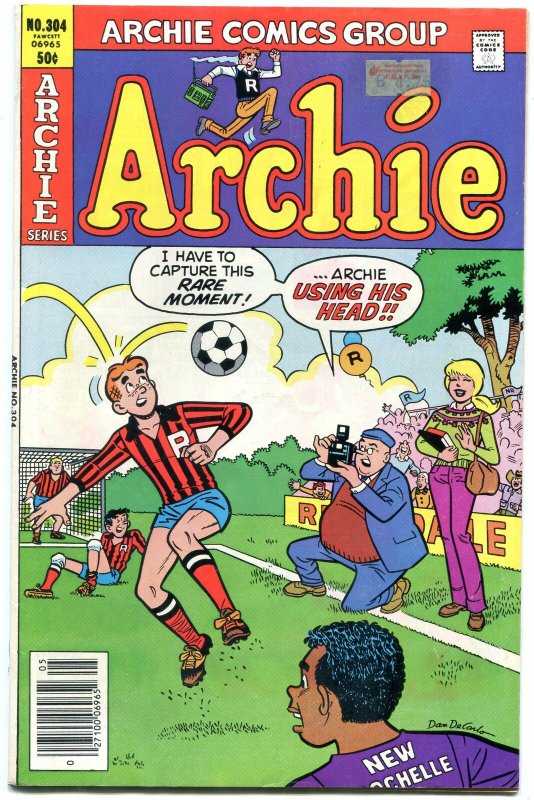 Archie Comics #304 1981- Betty & Veronica- Decarlo soccer cover