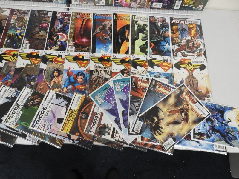 Huge Lot 170 Comics W/ The Ultimates, Ultimate X-Men, Ultimate War, +More Avg VF