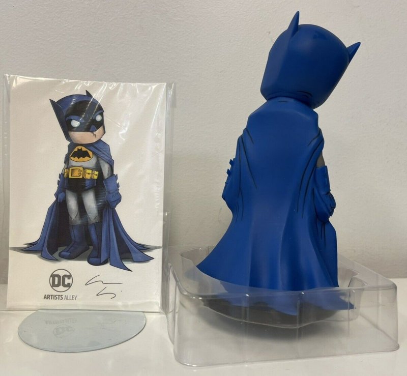 DC Collectibles Artists Alley: Batman Blue and Gray By Chris Uminga Statue SDCC