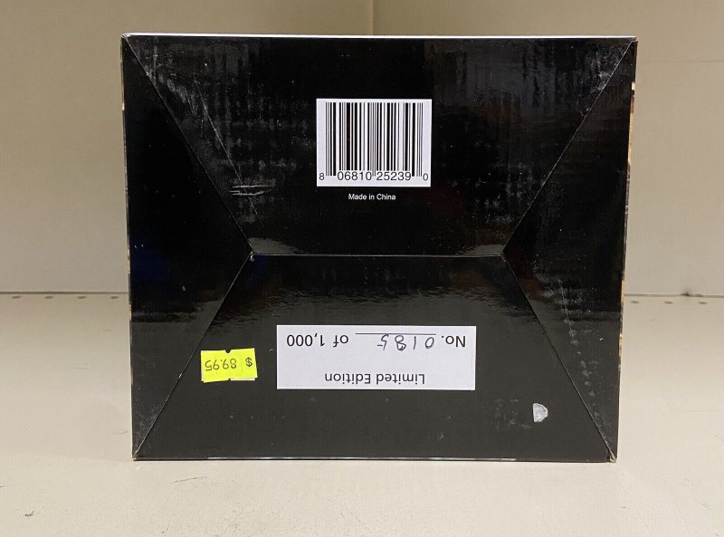 Icon Heroes Aquaman Collectible Statue