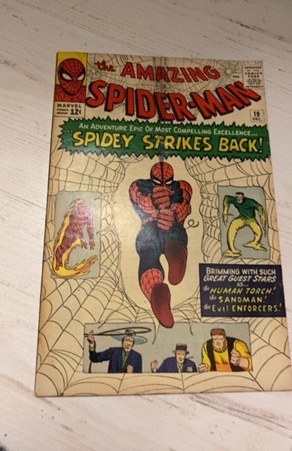 The Amazing Spider-Man #19 (1964)spidey strike back/ Human torch- foxing/Tanning