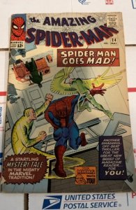 The Amazing Spider-Man #24 (1965) spider goes mad Spine split bottom/Tape