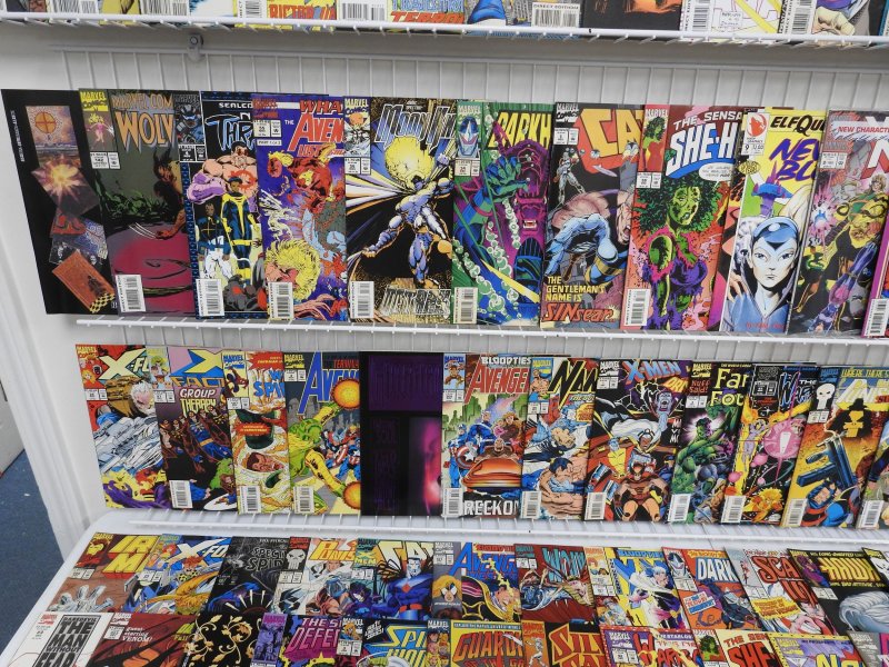 Huge Lot 190+ Comics W/ X-Men, Avengers, Venom, +More! Avg VF- Condition!