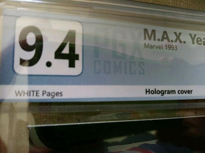 Max Avengers X-men Yearbook (Marvel) Hologram Rare HTF NM 