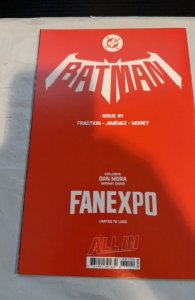 BATMAN 1 DAN MORA CONVENTION EXCLUSIVE VARIANT NM 2025