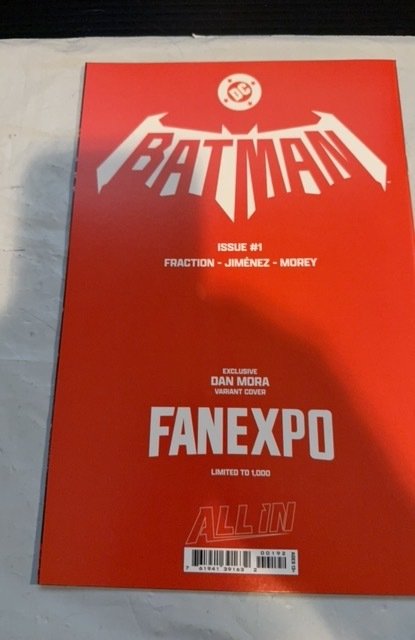 BATMAN 1 DAN MORA CONVENTION EXCLUSIVE VARIANT NM 2025
