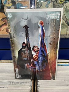 Batman Superman Worlds Finest #27 1:25 Keron Grant Variant