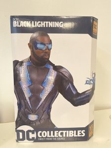 DC Collectibles DCTV Black Lightning Statue