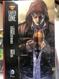 Superman Earth One (2010) DC Comics TPB  HC Shane Davis