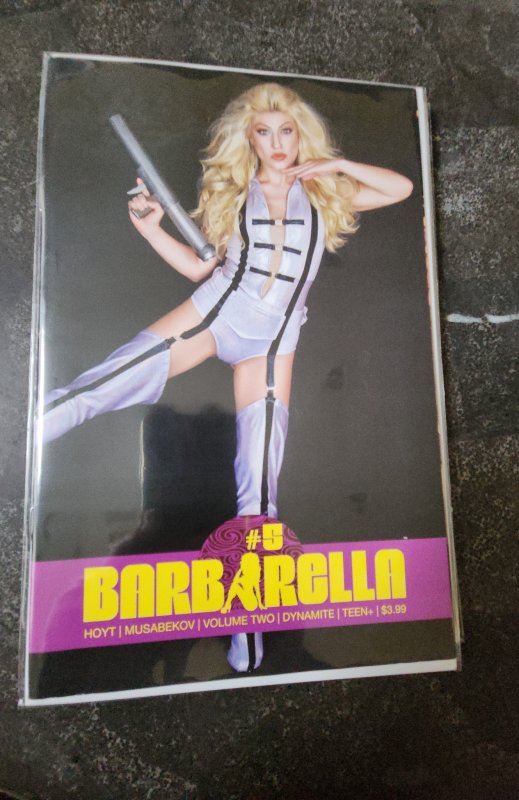 BARBARELLA #5 COSPLAY VARIANT