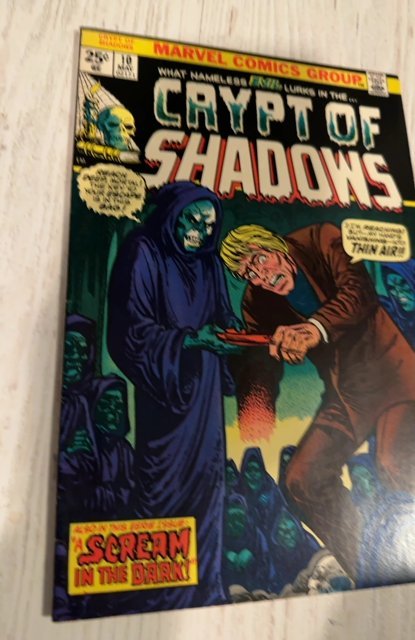CRYPT OF SHADOWS #10 PURPLE ROBED SKELETONS HORROR MARVEL COMICS 1974