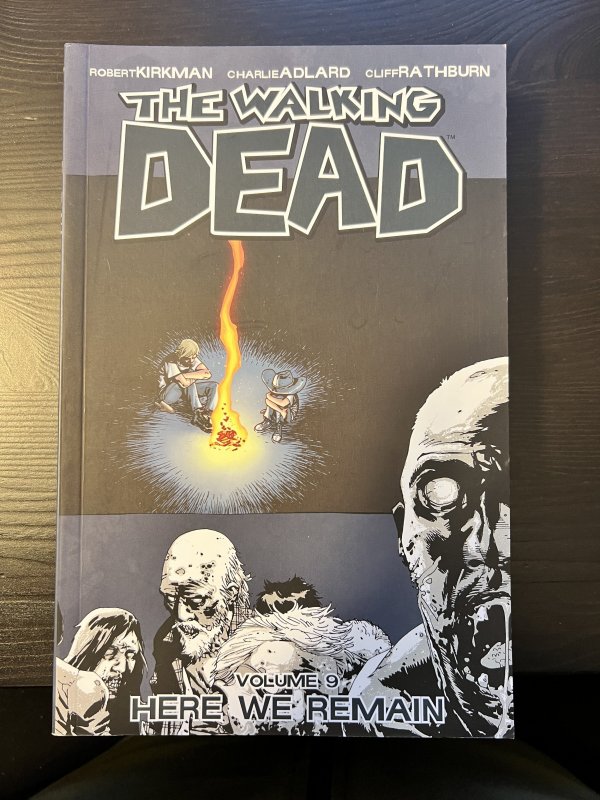 The Walking Dead V9: Here We Remain