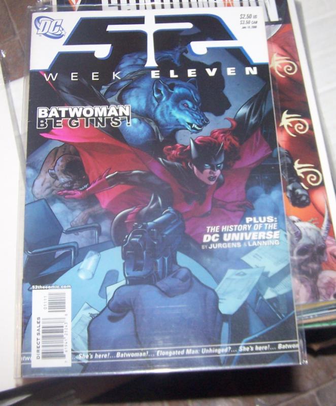 52- week eleven #11 DC JULY 2006 KEY 1ST BATWOMAN APPERANCE  KATE KANE