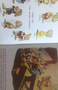 Walt Disney‘s famous seven dwarfs reprint of 1938 Linen-like EXC cond