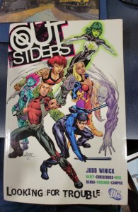 Outsiders: Looking For Trouble #1 (2004)
