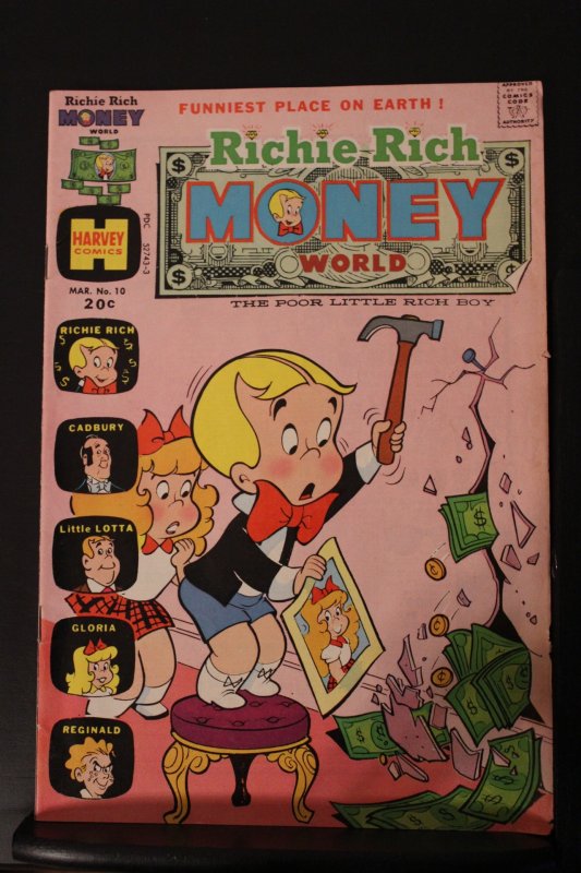 Richie Rich Money World #10 (1974) Mid-Grade VG/FN Richie Hanging Pic Gloria Wow